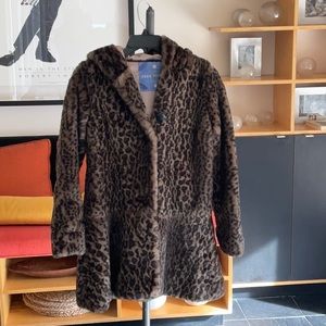 Free People faux fur leopard jacket size XS.